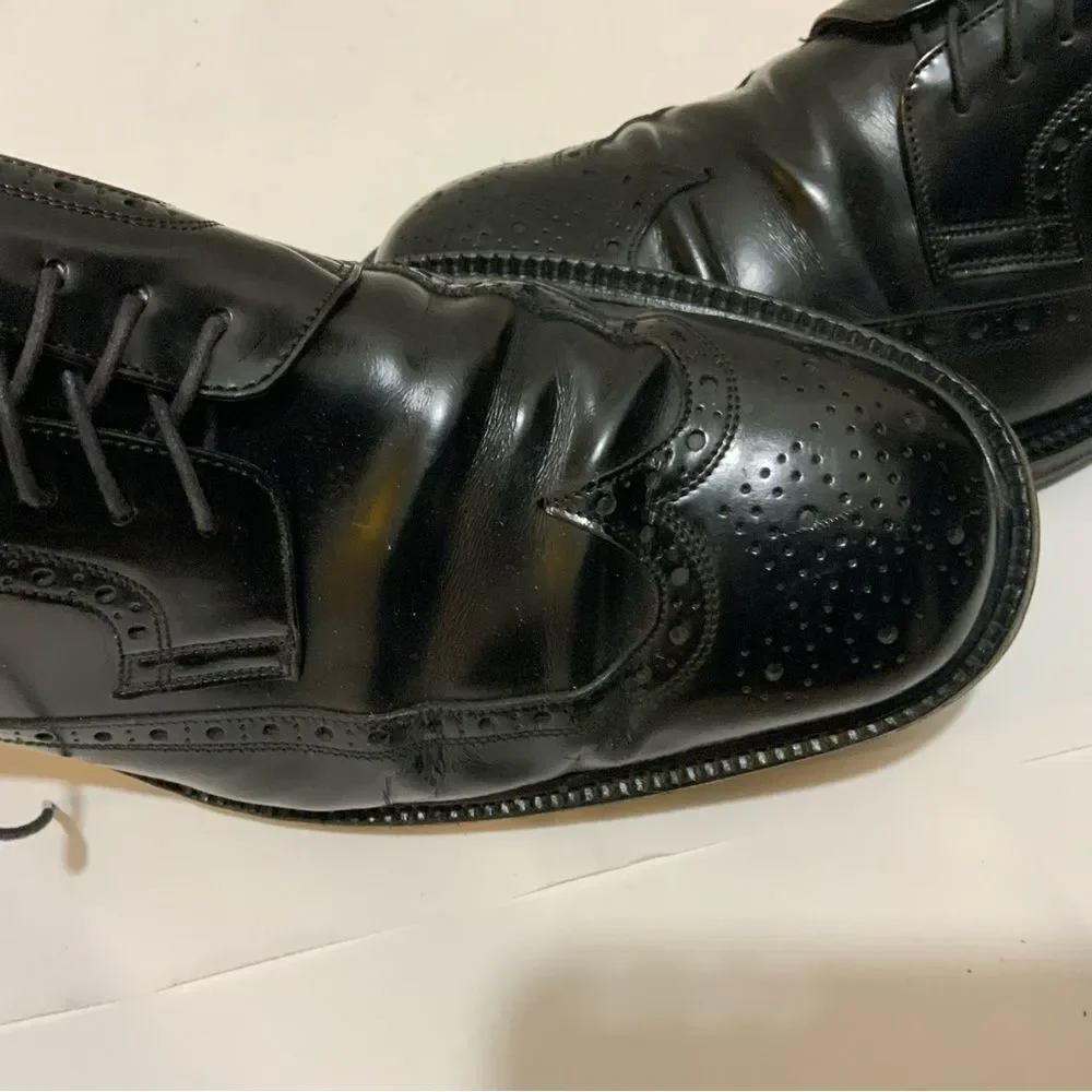 Cole Haan C00704 Men's 11.5 M Vibram Soles wingtip Leather crafted in Italy